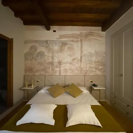Condotti Affittacamere 4*