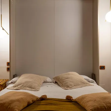 Condotti 2* Rome