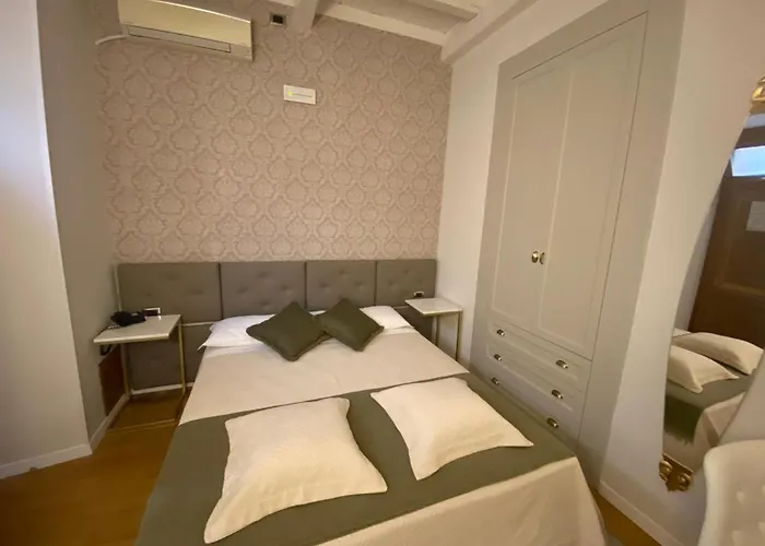 Condotti Konukevi Roma