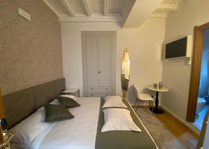 Konukevi Condotti 4*