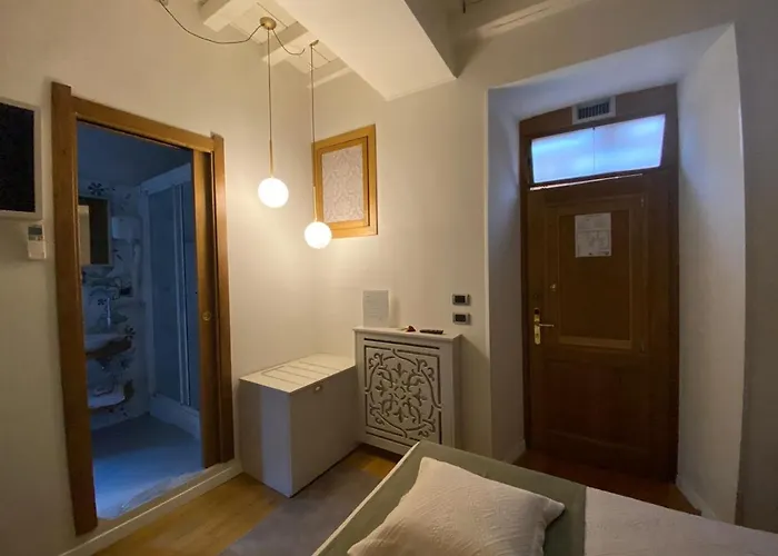 Konukevi Condotti Roma