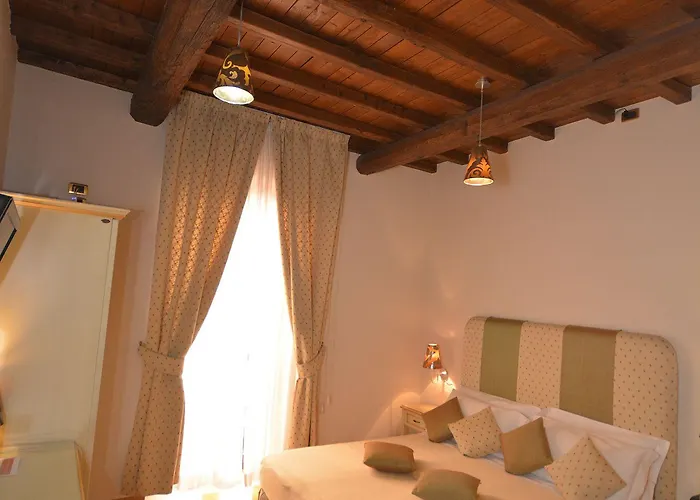 Condotti Konukevi 4*