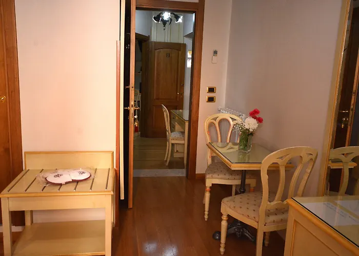 Konukevi Condotti 4*