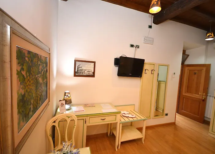 Condotti Konukevi Roma