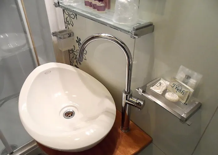 Condotti Konukevi Roma