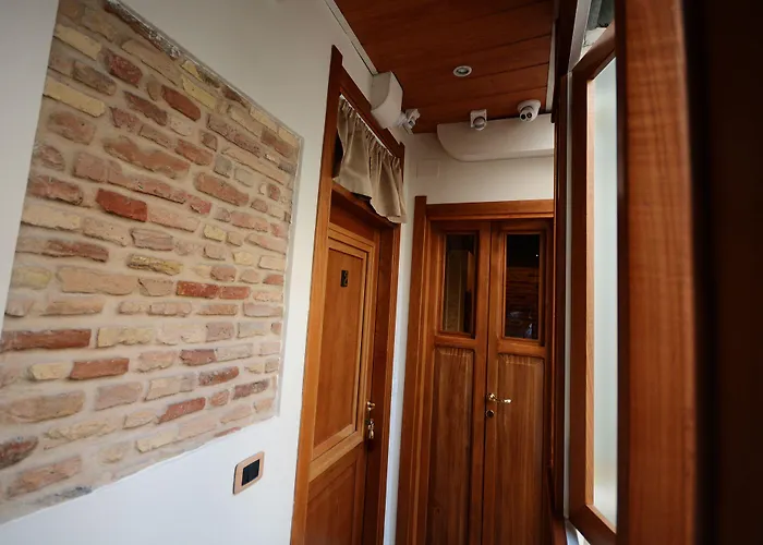 Konukevi Condotti 4*