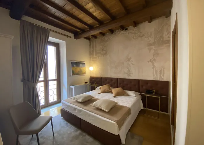 Konukevi Condotti 4*